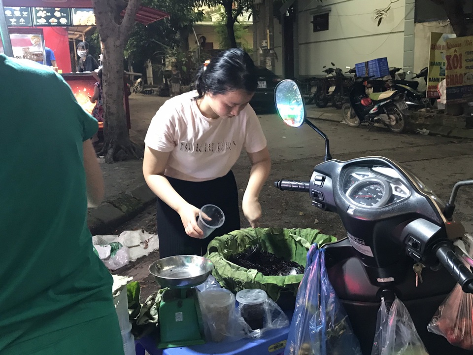 Bán hết veo cả tạ rượu nếp chỉ trong buổi sáng Tết Đoan Ngọ - 5 Bán hết veo cả tạ rượu nếp chỉ trong buổi sáng Tết Đoan Ngọ - 5