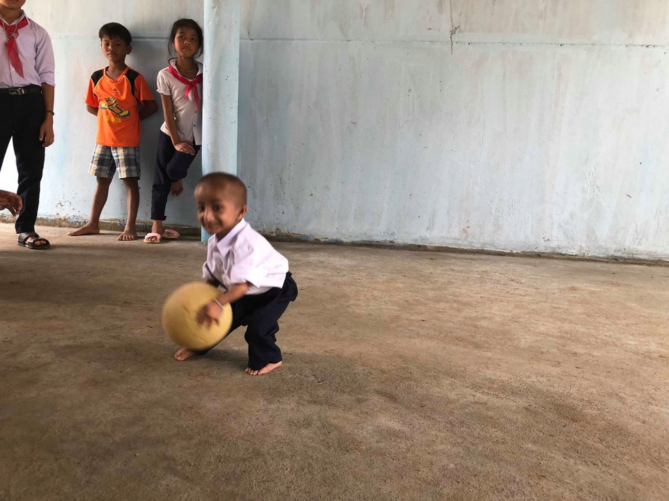 Mùa hè đầy hạnh phúc của cậu học trò tí hon KRể - 9 Mùa hè đầy hạnh phúc của cậu học trò tí hon KRể - 9