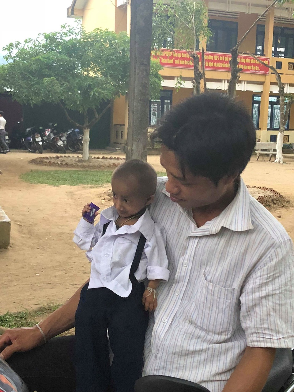 Mùa hè đầy hạnh phúc của cậu học trò tí hon KRể - 11 Mùa hè đầy hạnh phúc của cậu học trò tí hon KRể - 11