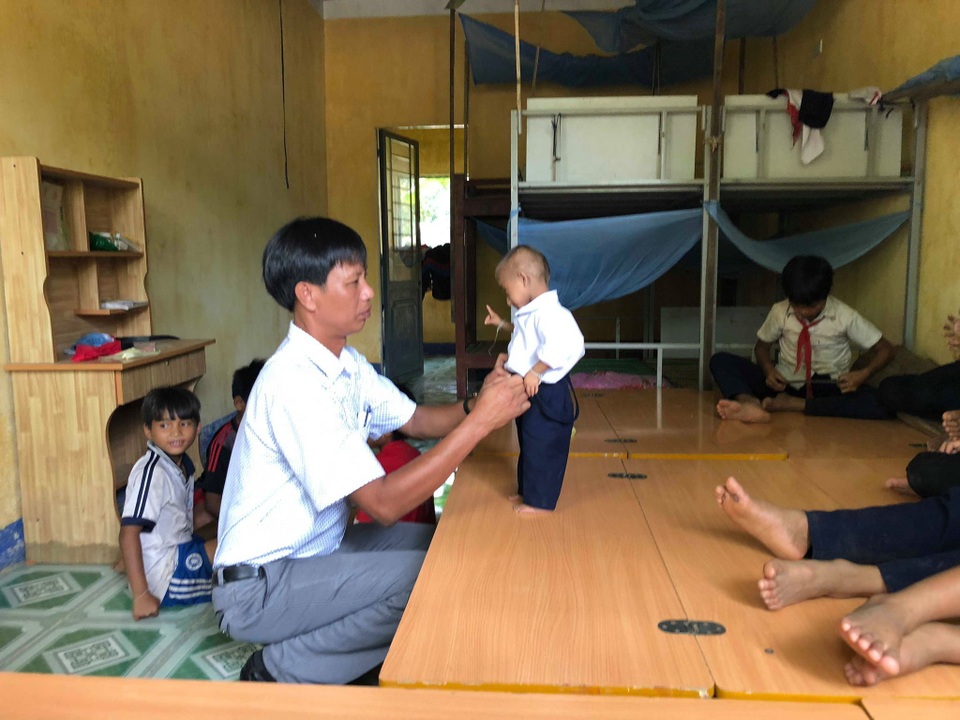 Mùa hè đầy hạnh phúc của cậu học trò tí hon KRể - 12 Mùa hè đầy hạnh phúc của cậu học trò tí hon KRể - 12