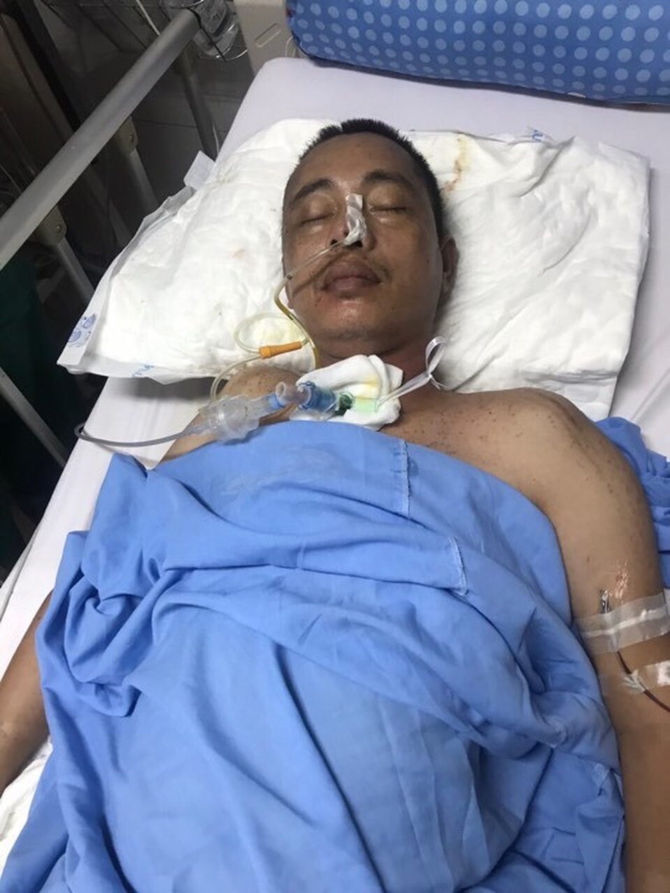 Hoàn cảnh éo le của người đàn ông lao ô tô vào núi - 1 Hoàn cảnh éo le của người đàn ông lao ô tô vào núi - 1
