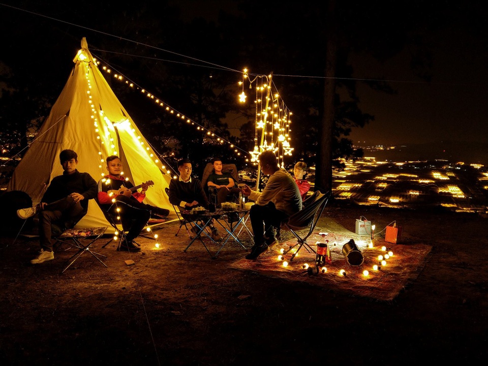 Đến Đà Lạt thử trải nghiệm cắm trại, săn mây “đẹp quên lối về” - 7 Đến Đà Lạt thử trải nghiệm cắm trại, săn mây “đẹp quên lối về” - 7