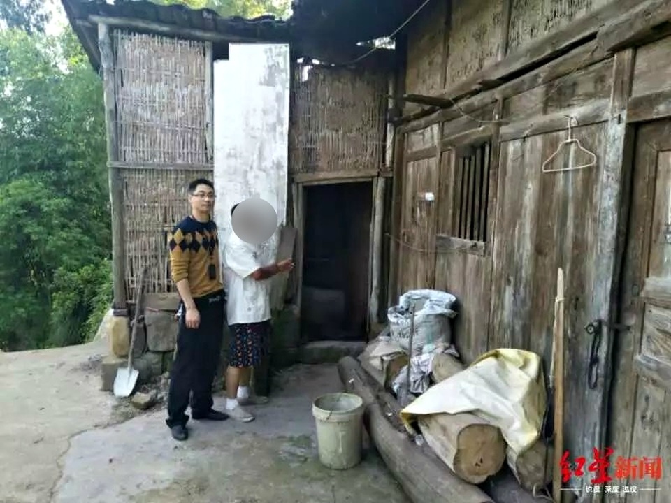“Đại gia chân đất” trộm gà vịt để có tiền đổ xăng cho xế hộp BMW - 2 “Đại gia chân đất” trộm gà vịt để có tiền đổ xăng cho xế hộp BMW - 2