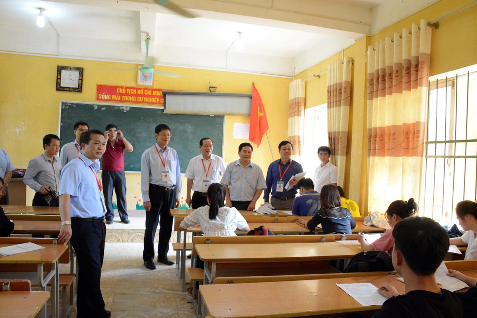 Thứ trưởng Bộ Giáo dục thị sát kiểm tra công tác chuẩn bị thi tại Cao Bằng - 2 Thứ trưởng Bộ Giáo dục thị sát kiểm tra công tác chuẩn bị thi tại Cao Bằng - 2
