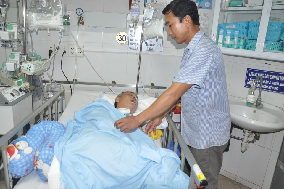 Hoàn cảnh éo le của người đàn ông lao ô tô vào núi - 7 Hoàn cảnh éo le của người đàn ông lao ô tô vào núi - 7