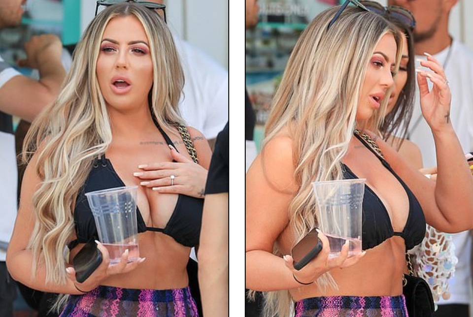 Holly Hagan lấp ló ngực đầy - 3 Holly Hagan lấp ló ngực đầy - 3