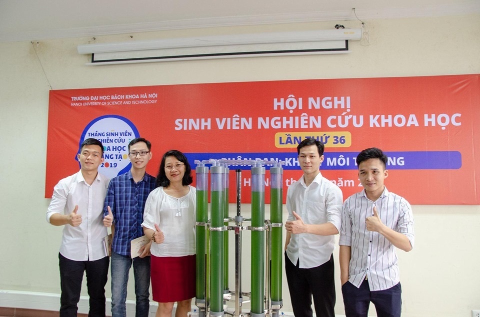 Ấn tượng “máy tảo” lọc khí trong nhà của 5 chàng SV Bách khoa - 1 Ấn tượng “máy tảo” lọc khí trong nhà của 5 chàng SV Bách khoa - 1