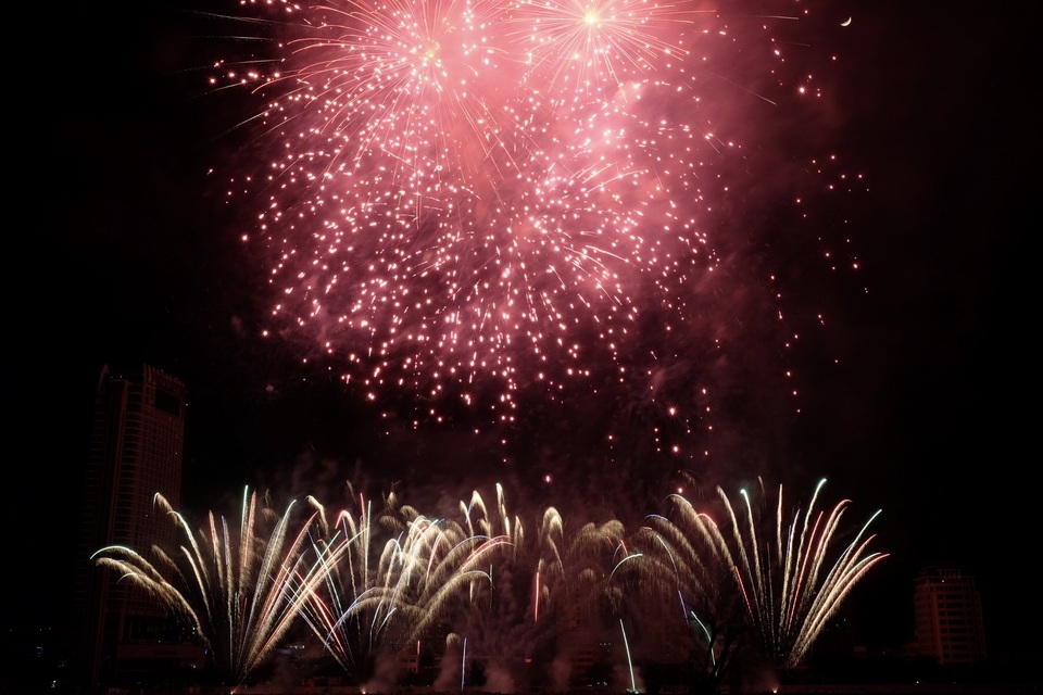 Choáng ngợp với màn so tài trình diễn pháo hoa của Brazil và Bỉ - 3