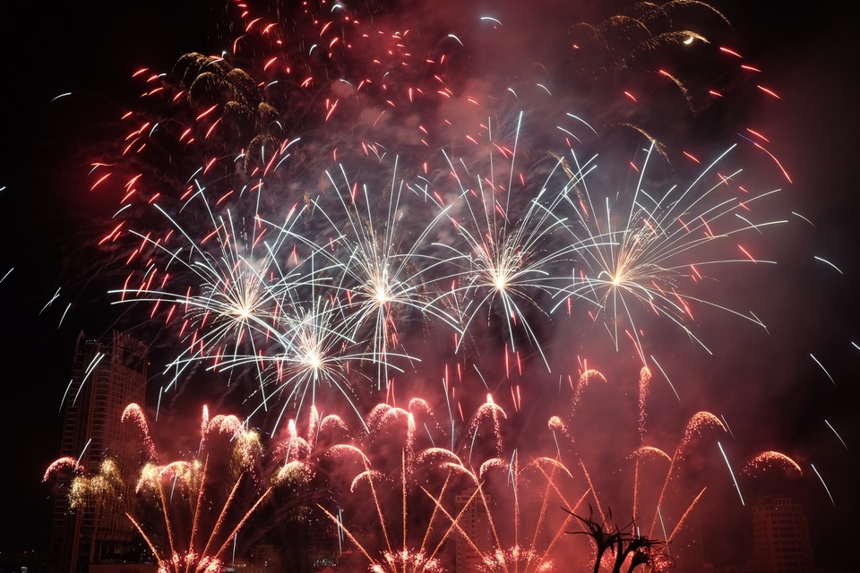 Choáng ngợp với màn so tài trình diễn pháo hoa của Brazil và Bỉ - 6