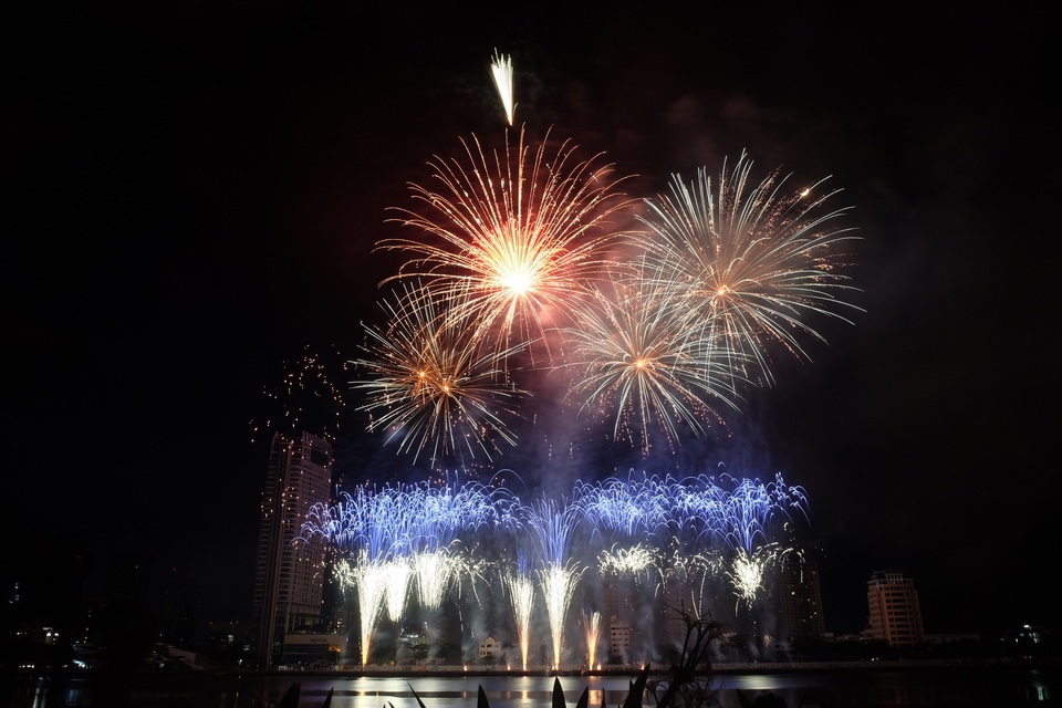 Choáng ngợp với màn so tài trình diễn pháo hoa của Brazil và Bỉ - 14