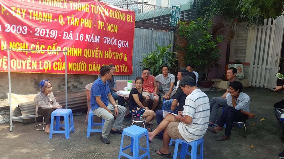 Dân trong khu tái định cư khóc ròng vì gần 2 thập kỷ vẫn chưa thông đường - 1 Dân trong khu tái định cư khóc ròng vì gần 2 thập kỷ vẫn chưa thông đường - 1