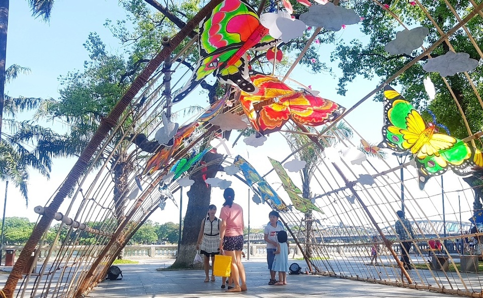 Nhiều sắc màu vui tươi tại lễ hội diều Huế 2019 - 6 Nhiều sắc màu vui tươi tại lễ hội diều Huế 2019 - 6