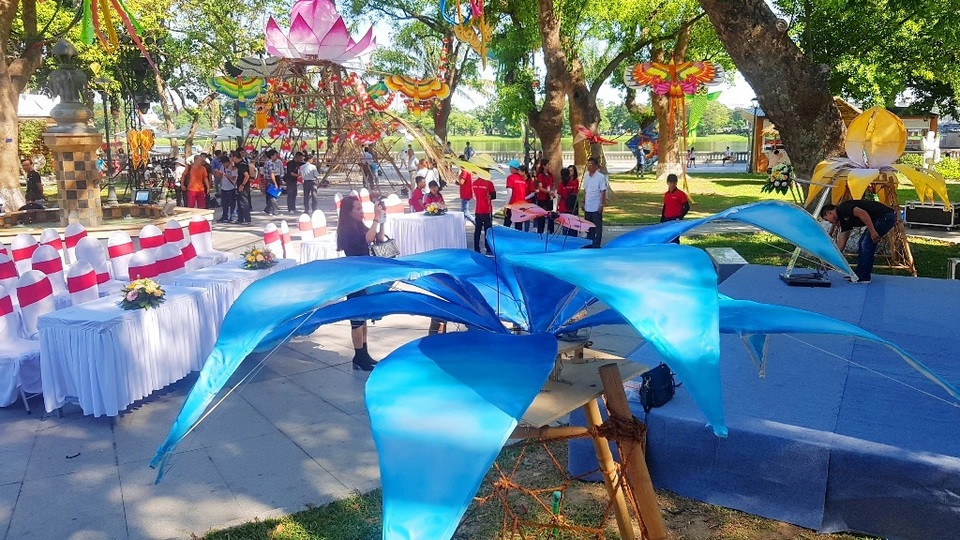 Nhiều sắc màu vui tươi tại lễ hội diều Huế 2019 - 4 Nhiều sắc màu vui tươi tại lễ hội diều Huế 2019 - 4