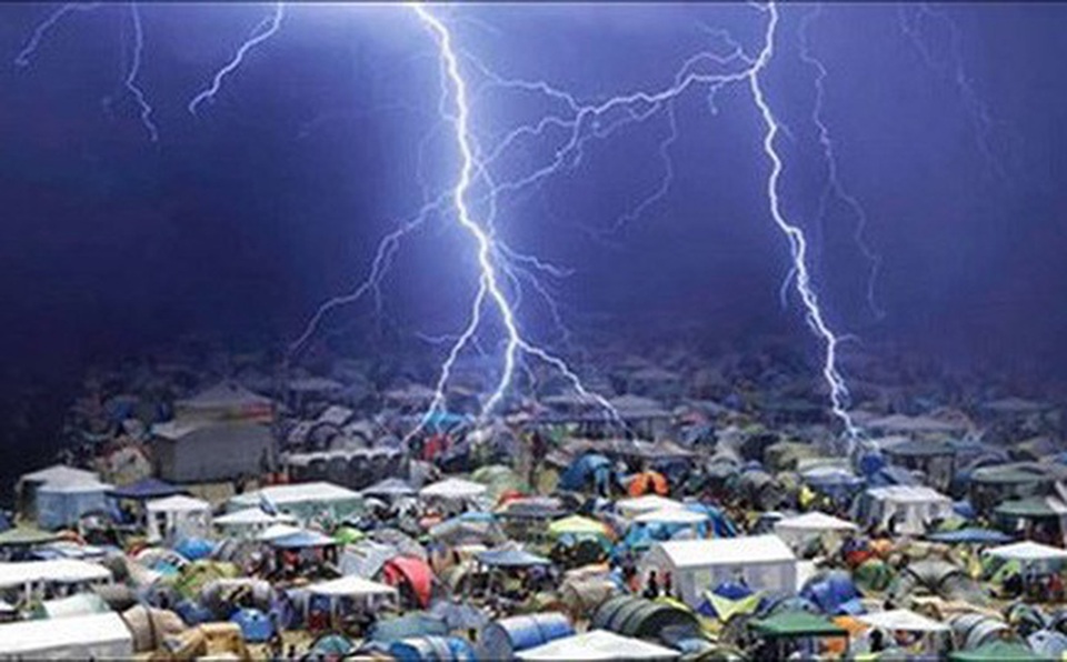 Hai trẻ em bị sét đánh bị thương khi đang ngủ trong nhà - 1