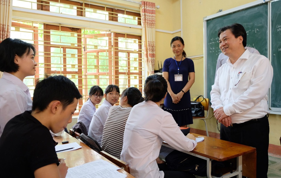 Thứ trưởng Bộ GDĐT động viên thí sinh Yên Bái trước kỳ thi THPT quốc gia - 2 Thứ trưởng Bộ GDĐT động viên thí sinh Yên Bái trước kỳ thi THPT quốc gia - 2