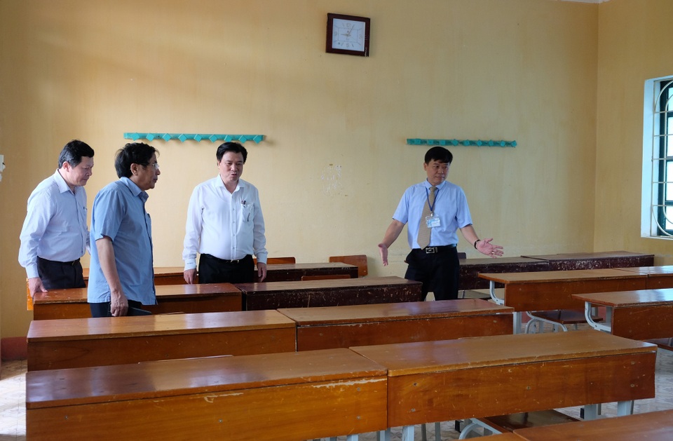 Thứ trưởng Bộ GDĐT động viên thí sinh Yên Bái trước kỳ thi THPT quốc gia - 3 Thứ trưởng Bộ GDĐT động viên thí sinh Yên Bái trước kỳ thi THPT quốc gia - 3