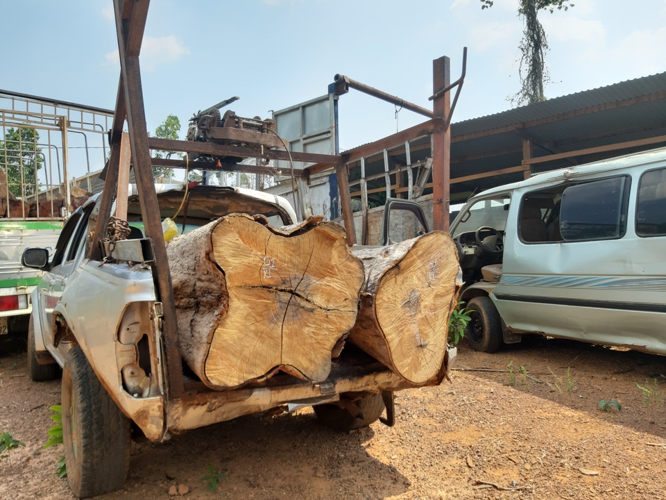 Những chiếc ô tô “đánh đố” lực lượng chức năng tìm ra... chủ xe - 4 Những chiếc ô tô “đánh đố” lực lượng chức năng tìm ra... chủ xe - 4