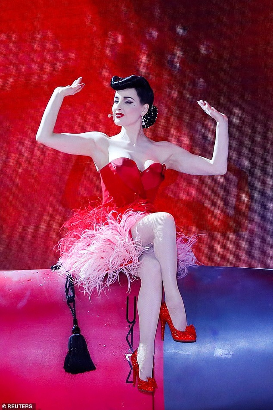 Nhan sắc đáng ngưỡng mộ của vũ nữ thoát y U50 Dita Von Teese - 6 Nhan sắc đáng ngưỡng mộ của vũ nữ thoát y U50 Dita Von Teese - 6