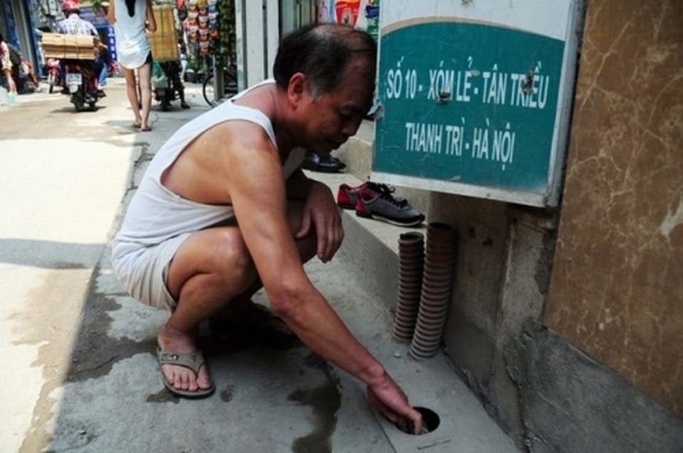 Tháng đầu mùa nóng, tá hoả hóa đơn tiền nước 33 triệu đồng - 3 Tháng đầu mùa nóng, tá hoả hóa đơn tiền nước 33 triệu đồng - 3