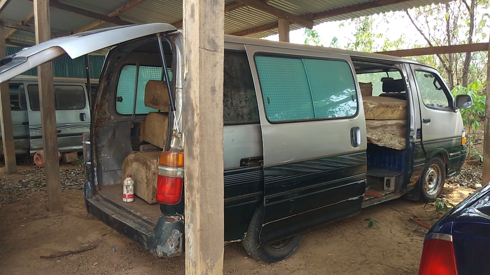 Những chiếc ô tô “đánh đố” lực lượng chức năng tìm ra... chủ xe - 1 Những chiếc ô tô “đánh đố” lực lượng chức năng tìm ra... chủ xe - 1