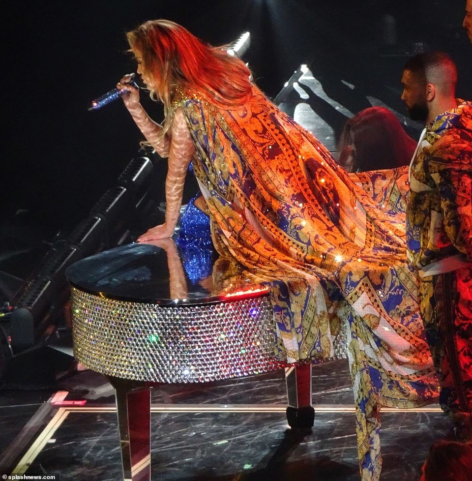 Hình ảnh bốc lửa của Jennifer Lopez - 4 Hình ảnh bốc lửa của Jennifer Lopez - 4