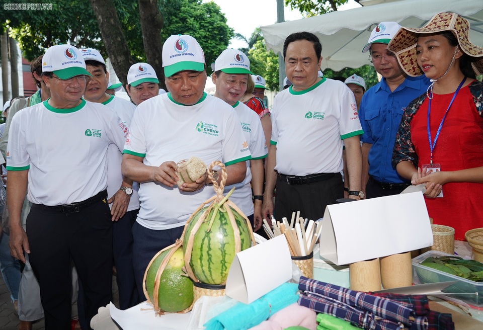 Thủ tướng phát động toàn quốc chống rác thải nhựa - 3 Thủ tướng phát động toàn quốc chống rác thải nhựa - 3