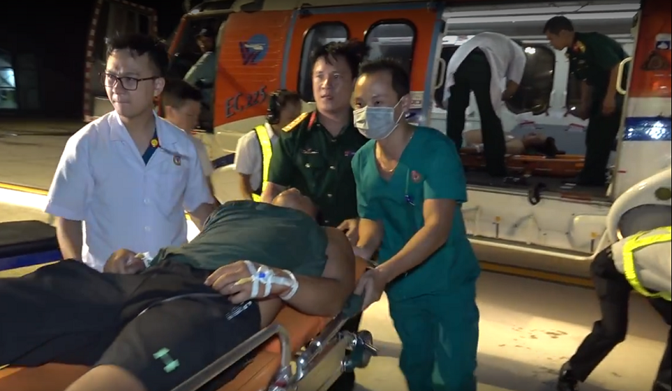 Gặp nạn khi đang lặn sâu, hai ngư dân nguy kịch - 1