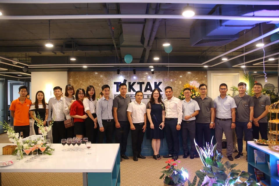 VNGroup tưng bừng khai trương văn phòng chia sẻ Tiktak thứ hai tại Hà Nội - 10 VNGroup tưng bừng khai trương văn phòng chia sẻ Tiktak thứ hai tại Hà Nội - 10