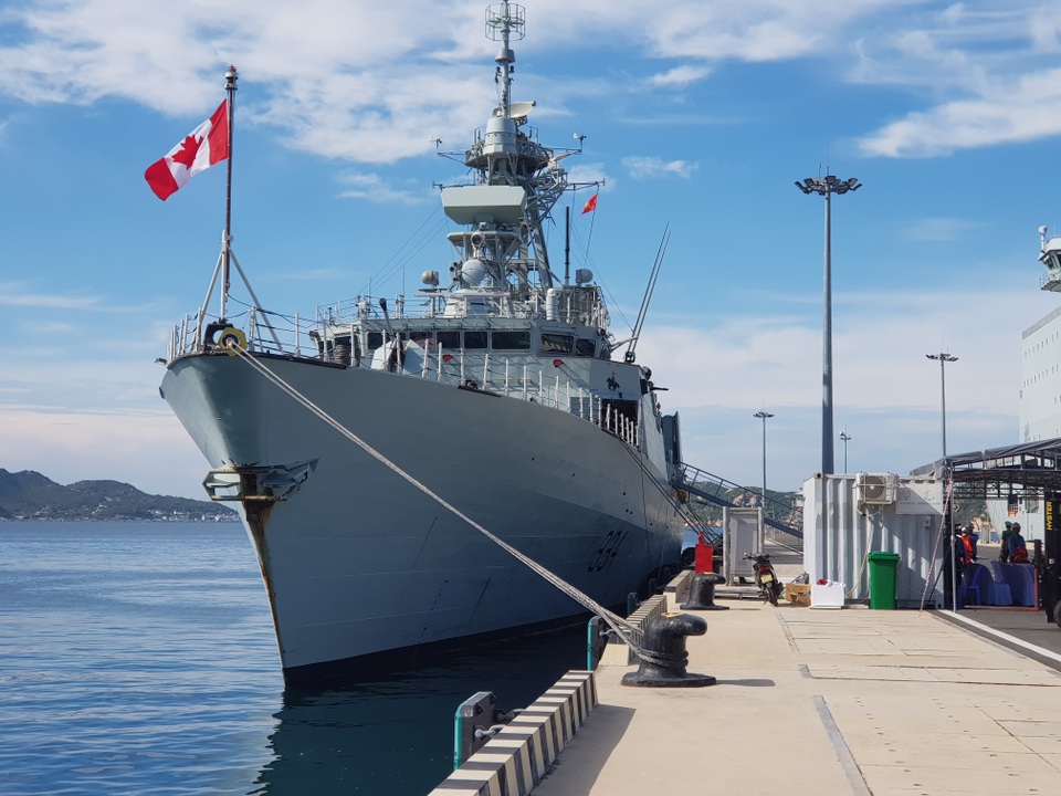 Hệ thống tác chiến hiện đại trên 2 chiến hạm Canada đang thăm Cam Ranh - 1