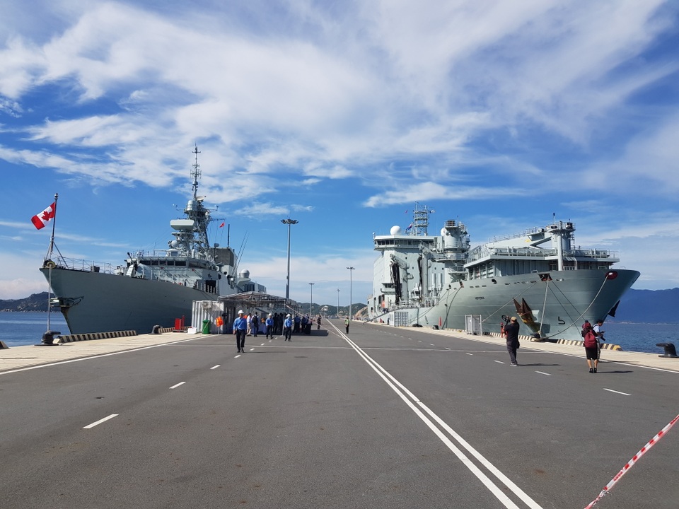 Hệ thống tác chiến hiện đại trên 2 chiến hạm Canada đang thăm Cam Ranh - 9