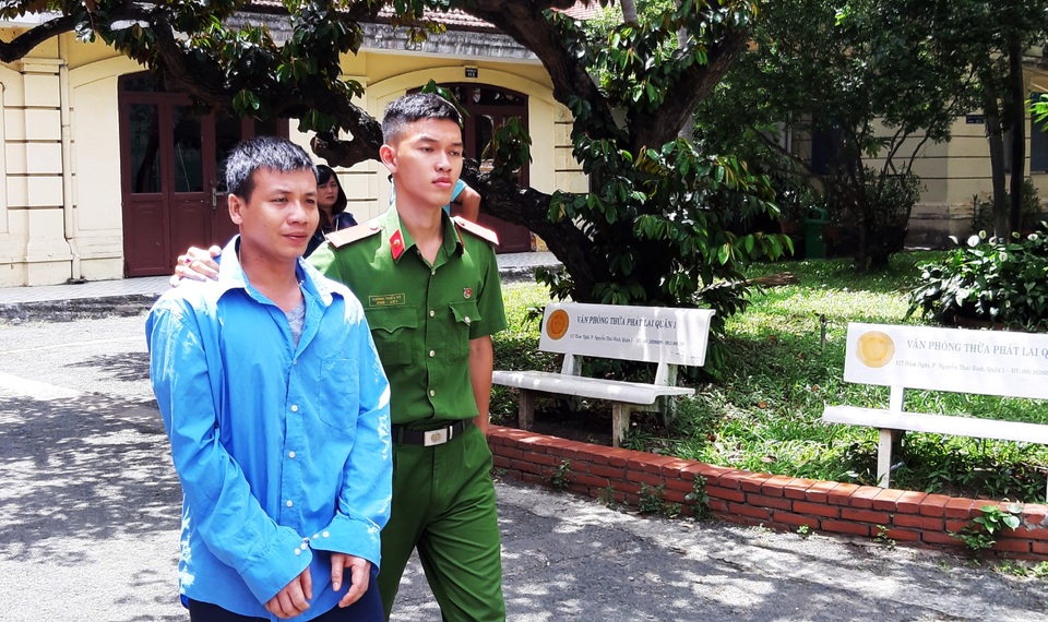 Trộm nguyên xe tải chở đầy nước ngọt đem đi bán - 1 Trộm nguyên xe tải chở đầy nước ngọt đem đi bán - 1