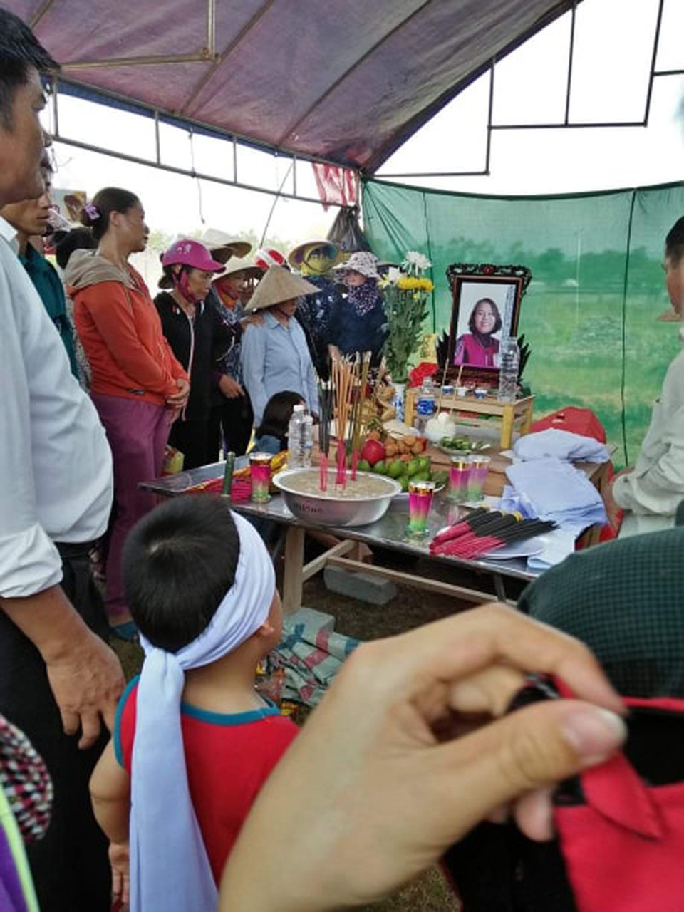 Thi thể 2 lao động Việt bị sát hại tại Angola đã được đưa về quê nhà - 2 Thi thể 2 lao động Việt bị sát hại tại Angola đã được đưa về quê nhà - 2