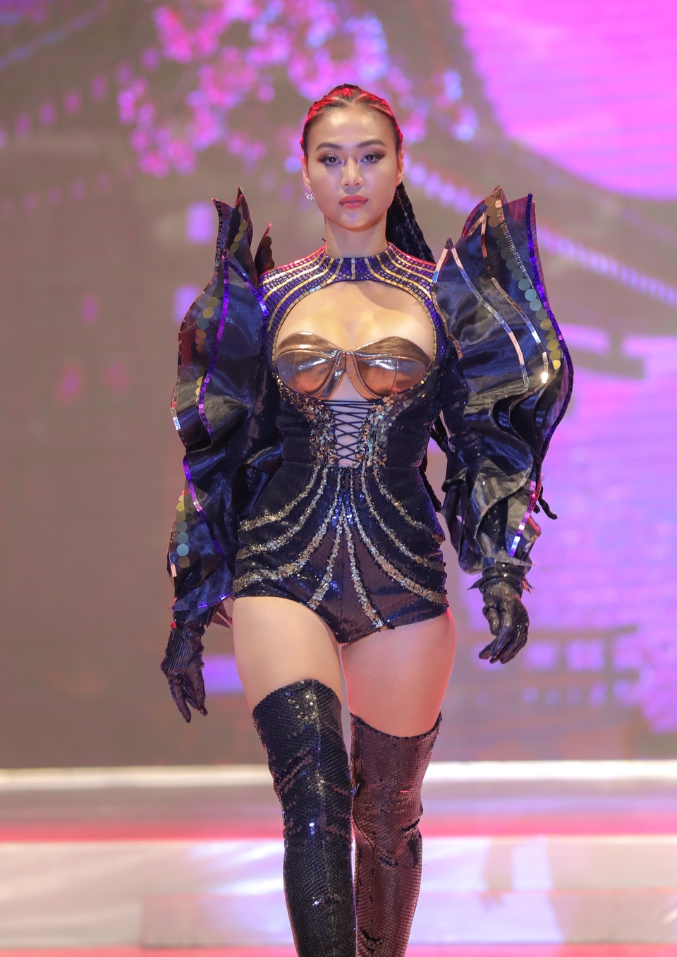 Sinh viên giành quán quân thiết kế thời trang nhờ cảm hứng từ chiến binh Samurai - 6 Sinh viên giành quán quân thiết kế thời trang nhờ cảm hứng từ chiến binh Samurai - 6