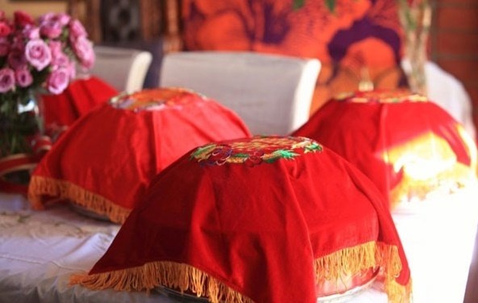 Chê tiền thách cưới ít, mẹ cô dâu hất đổ mâm trầu cau ngày ăn hỏi - 1 Chê tiền thách cưới ít, mẹ cô dâu hất đổ mâm trầu cau ngày ăn hỏi - 1