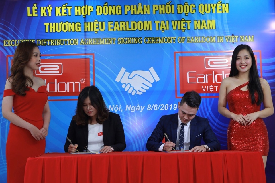 Khai trương showroom phụ kiện điện thoại hàng đầu Trung Quốc tại Hà Nội - 2 Khai trương showroom phụ kiện điện thoại hàng đầu Trung Quốc tại Hà Nội - 2