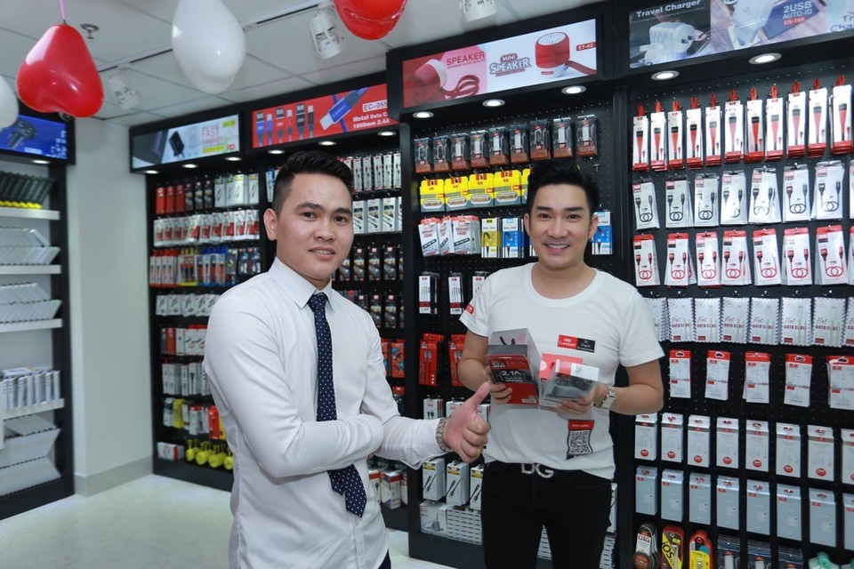 Khai trương showroom phụ kiện điện thoại hàng đầu Trung Quốc tại Hà Nội - 3 Khai trương showroom phụ kiện điện thoại hàng đầu Trung Quốc tại Hà Nội - 3