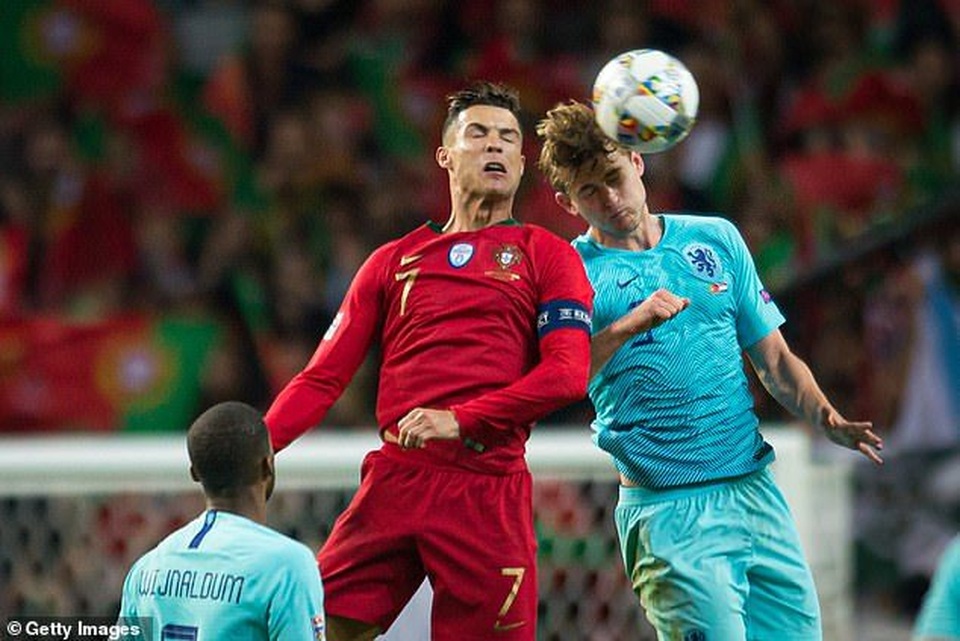 De Ligt sốc vì C.Ronaldo cầu xin anh đến Juventus - 2 De Ligt sốc vì C.Ronaldo cầu xin anh đến Juventus - 2