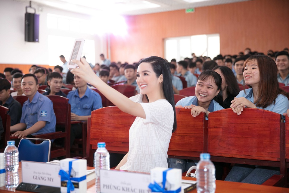 Hoa hậu Giáng My: “Tôi thi Hoa hậu Đền Hùng như một định mệnh” - 3 Hoa hậu Giáng My: “Tôi thi Hoa hậu Đền Hùng như một định mệnh” - 3
