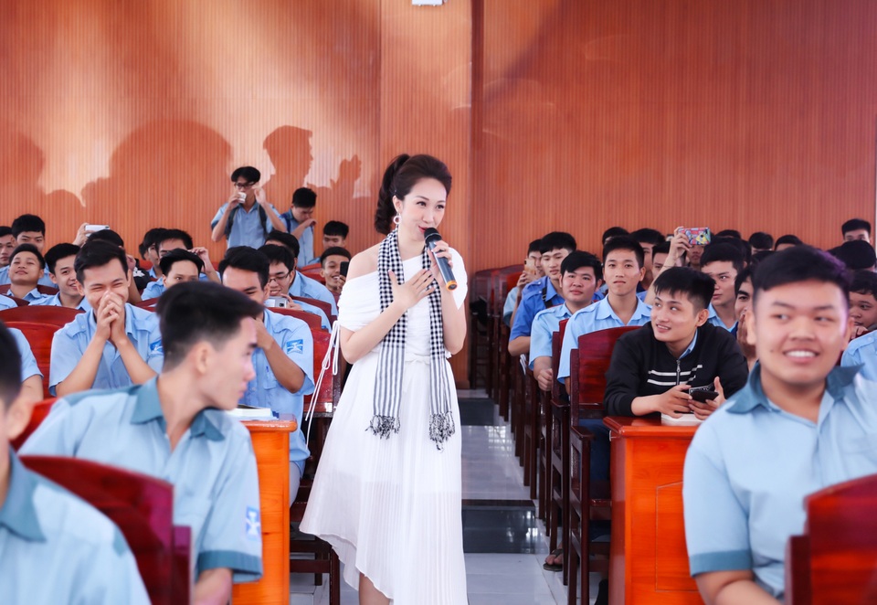 Hoa hậu Giáng My: “Tôi thi Hoa hậu Đền Hùng như một định mệnh” - 5 Hoa hậu Giáng My: “Tôi thi Hoa hậu Đền Hùng như một định mệnh” - 5