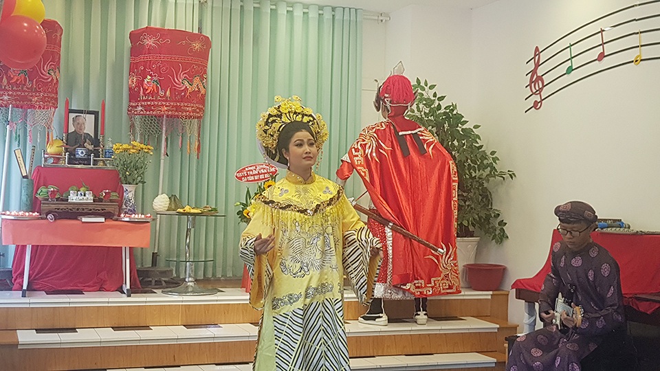 Giản dị và ấm cúng Lễ tưởng niệm 4 năm ngày mất GS.TS Trần Văn Khê - 12 Giản dị và ấm cúng Lễ tưởng niệm 4 năm ngày mất GS.TS Trần Văn Khê - 12