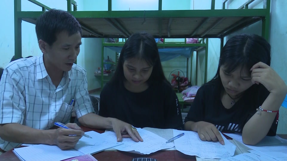 Giáo viên vùng cao nỗ lực sát cánh cùng học trò chuẩn bị vượt “vũ môn” - 1 Giáo viên vùng cao nỗ lực sát cánh cùng học trò chuẩn bị vượt “vũ môn” - 1