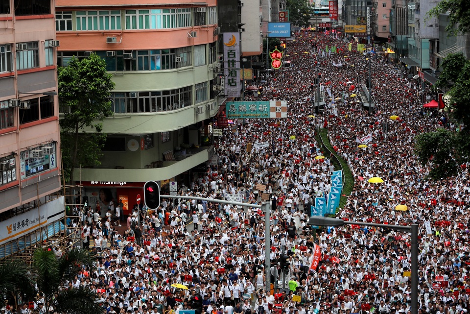 Hong Kong đối mặt biển người phản đối dự luật dẫn độ - 3 Hong Kong đối mặt biển người phản đối dự luật dẫn độ - 3