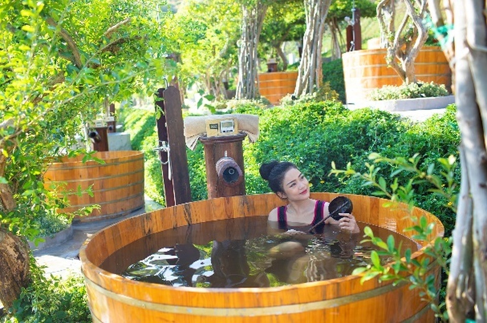 Trải nghiệm tắm bùn khoáng độc đáo trên đảo Hòn Tằm xinh đẹp - 2 Trải nghiệm tắm bùn khoáng độc đáo trên đảo Hòn Tằm xinh đẹp - 2