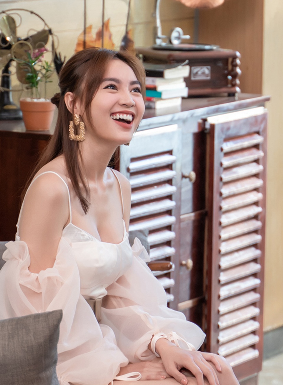 Ninh Dương Lan Ngọc từng muốn bỏ nghề vì tin đồn làm gái, mua giải - 6 Ninh Dương Lan Ngọc từng muốn bỏ nghề vì tin đồn làm gái, mua giải - 6