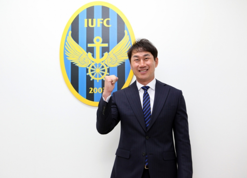 HLV Incheon United hết lời ca ngợi thầy cũ Park Hang Seo - 1