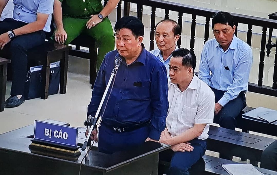 2 cựu Thứ trưởng bộ Công an và Vũ nhôm tiếp tục hầu tòa - 2 2 cựu Thứ trưởng bộ Công an và Vũ nhôm tiếp tục hầu tòa - 2