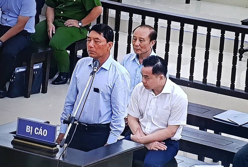 2 cựu Thứ trưởng bộ Công an và Vũ nhôm tiếp tục hầu tòa - 3 2 cựu Thứ trưởng bộ Công an và Vũ nhôm tiếp tục hầu tòa - 3