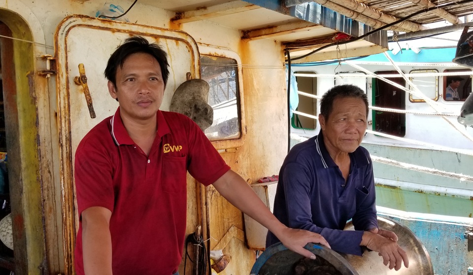 Tàu cá Quảng Nam tố tàu Trung Quốc cướp 2 tấn mực Tàu cá Quảng Nam tố tàu Trung Quốc cướp 2 tấn mực