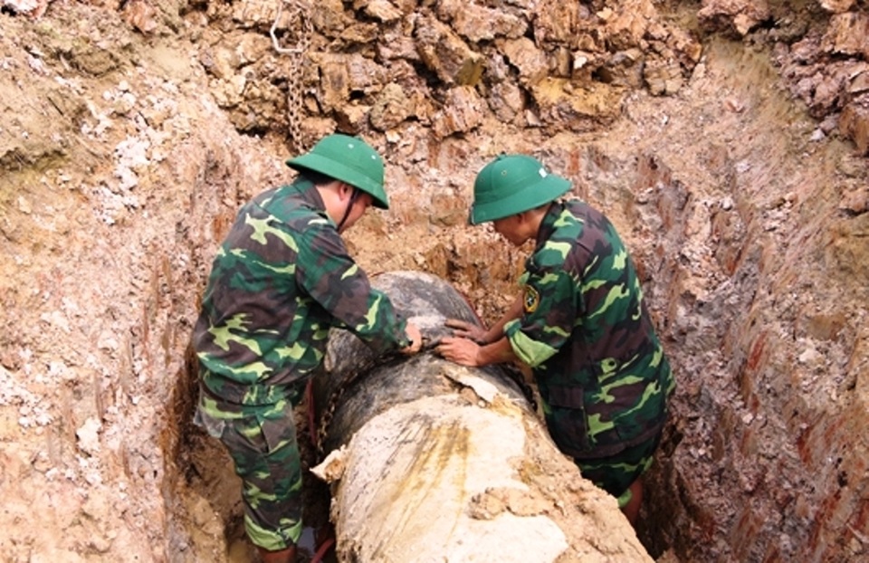 Hủy nổ thành công quả bom có sức công phá cực mạnh và nguy hiểm - 1 Hủy nổ thành công quả bom có sức công phá cực mạnh và nguy hiểm - 1