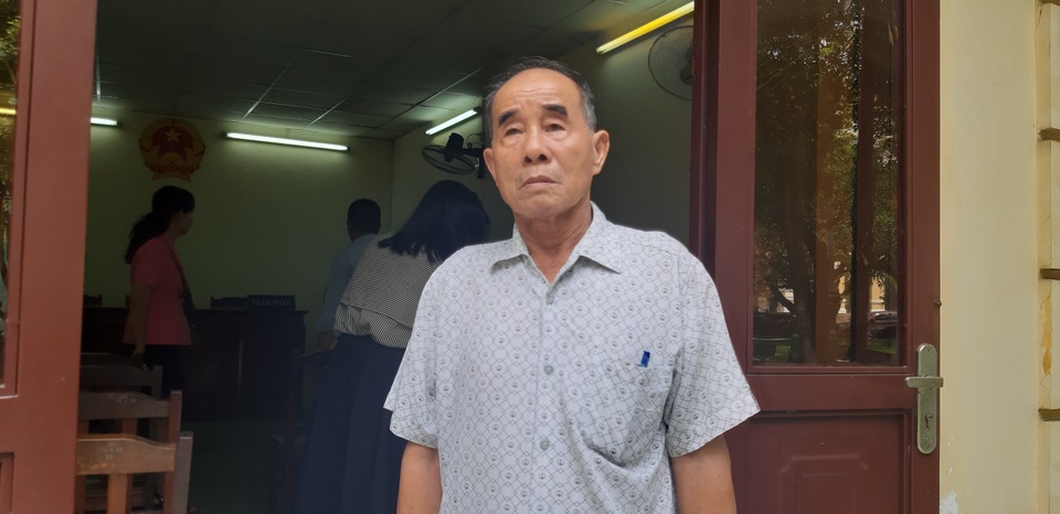 Cụ ông kiện bệnh viện vì bị song thị sau phẫu thuật mắt - 1